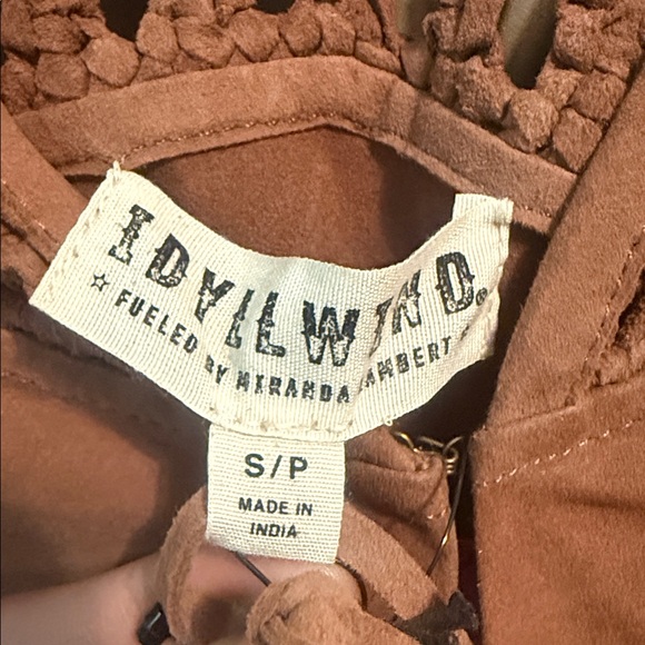 IDYLLWIND WOMEN'S ENNIS SUEDE CROCHET VEST - Picture 8 of 9